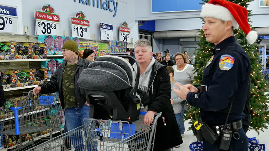 Полиция Walmart