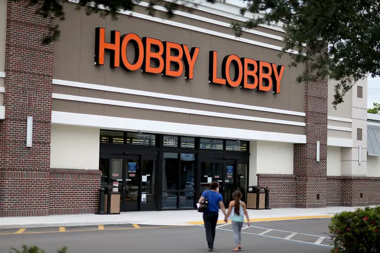 Does Hobby Lobby Take Apple